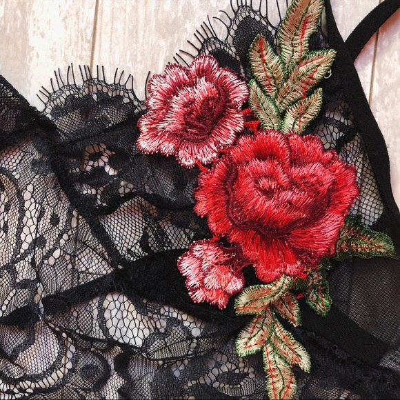 Floral Embroidered Black Lace Bra Set - Picture 4 of 5